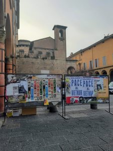 Manifestipolitici.it nella scenografia de &ldquo;L&rsquo;isola delle Rose&rdquo;