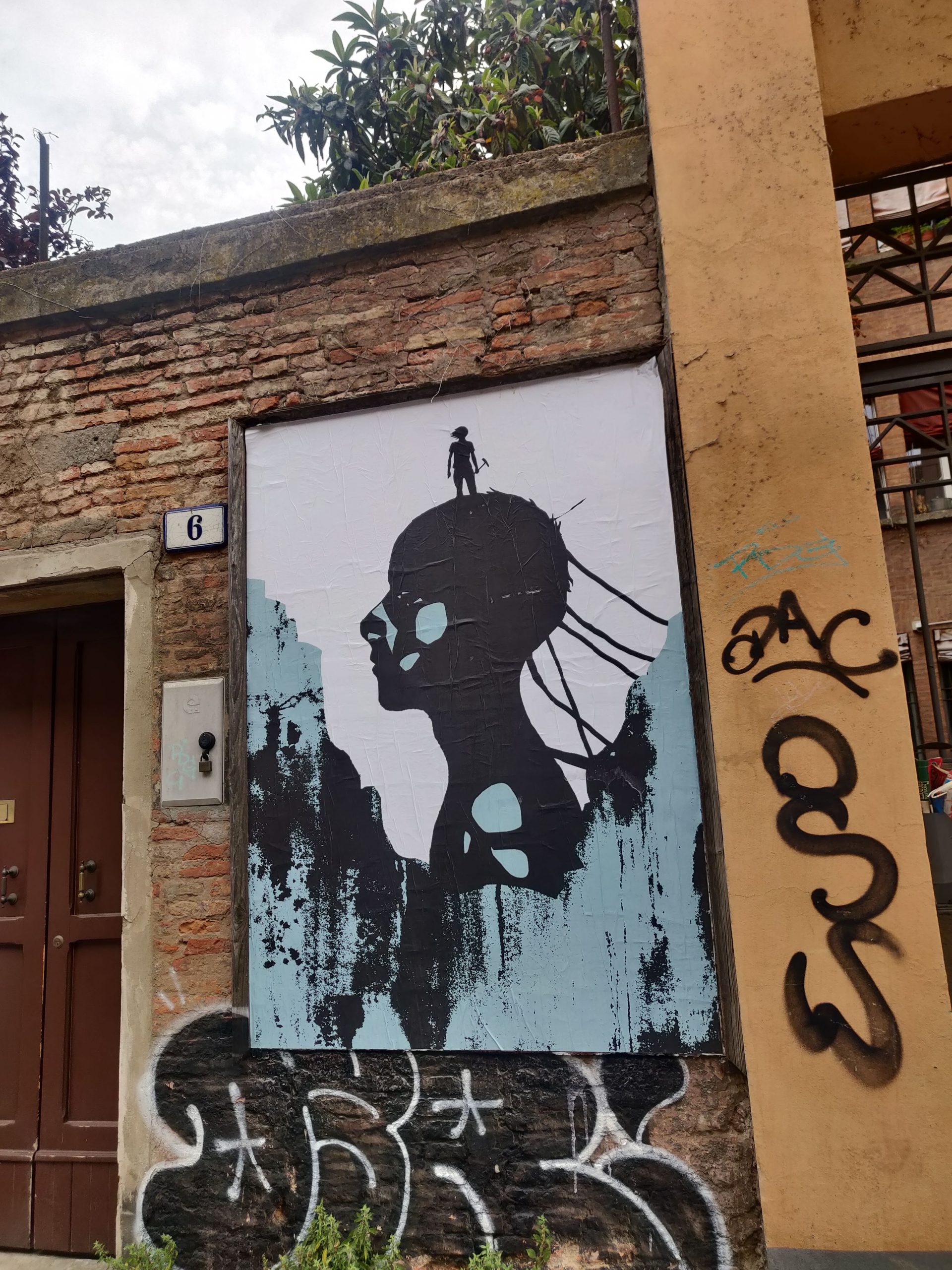 I manifesti degli studenti all'interno del progetto Breaching the Walls. We do need Education!