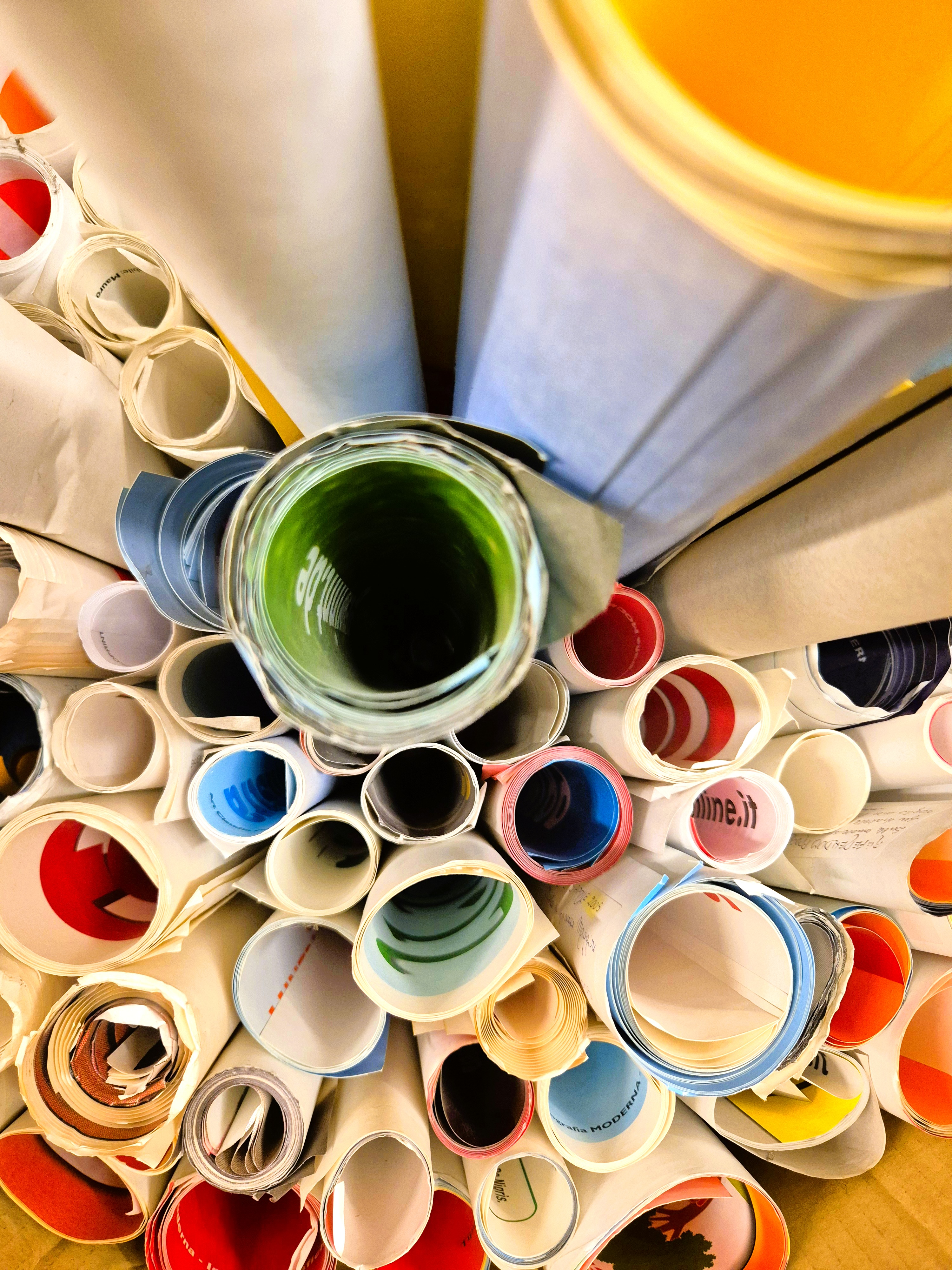 Il manifesto tra archivio e spazio pubblico. Fonti storiche e progetti contemporanei